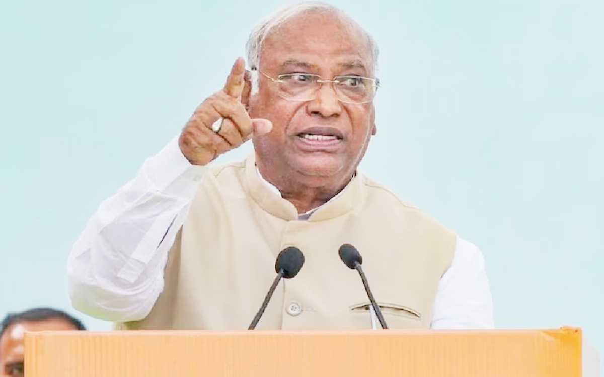 प्रति व्यक्ति आय भाजपा का प्रोपेगैंडा है : खड़गे प्रति व्यक्ति आय भाजपा का प्रोपेगैंडा है : खड़गे